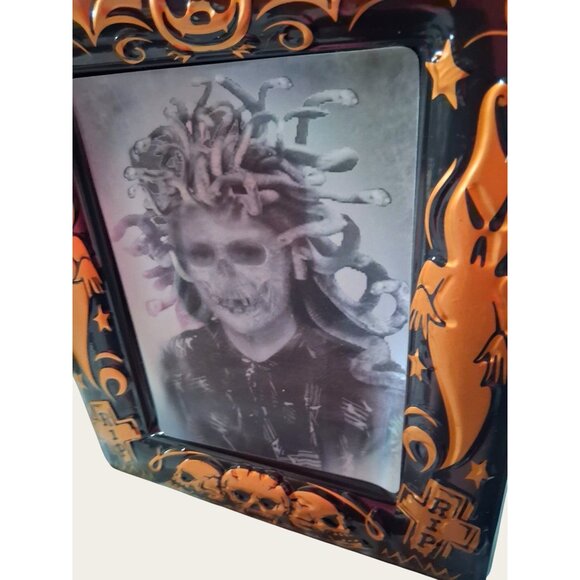 3D Medusa Vintage Photo Frame With Lenticular Portrait Of Woman Skeleton Transfo - Picture 3 of 9